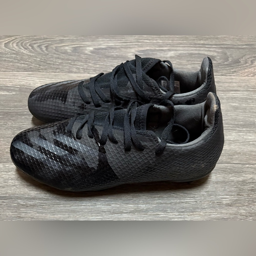 Adidas Size 6 Black Soccer Cleats